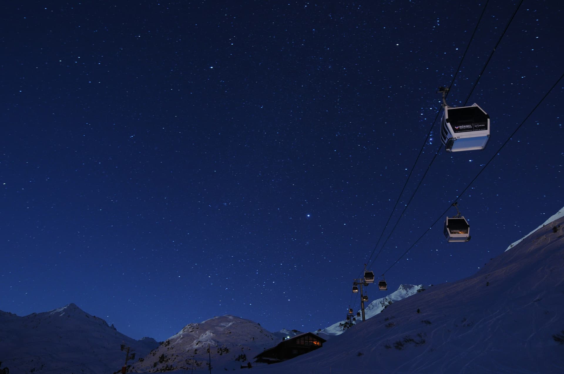 slopes-at-night-cable-car-starry-sky-alps